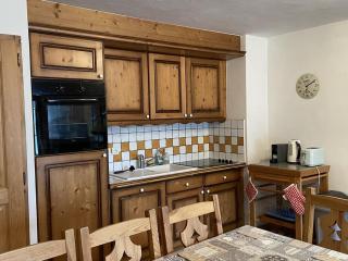 Appartement Avec Piscine, Terrasse, et WIFI - 8 Personnes - FR-1-733-138 - Crest-Voland - 2