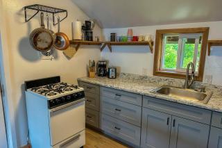 Whale Pass Adventure Apartment - - 8