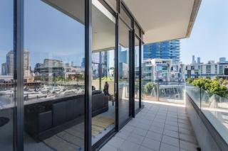 'The View at Docklands' Resort style City Living - 5