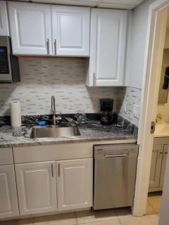 River Delight,Studio109, Beach & Pool steps away + WiFi - Ruskin - 2