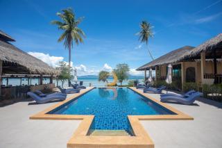 Absolute Beachfront Resort - 9