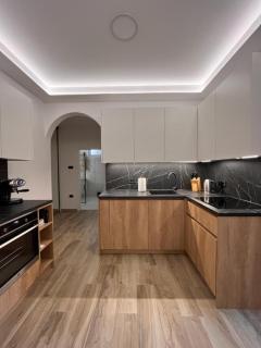 APARTMA NIKA - Pobegi - 0