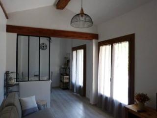 Haut de maison et piscine dans un domaine viticole - Montbrun-des-Corbières - 2