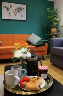 Stylish townhouse-Sleeps 9-Free parking - Milton Keynes - 8