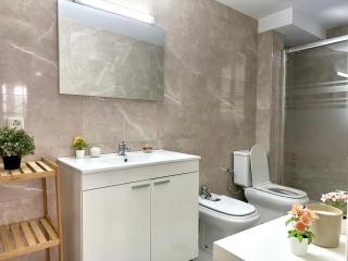 Premium apartment with terrace in the city center - Sevilha - 5
