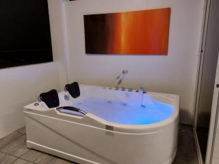 Bonsai Jacuzzi Suites - Panglao - 8