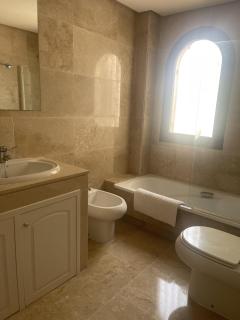 Stunning 2-Bed Apartment in Marina de le Duquesa - Manilva - 1