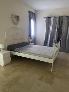 Apartment Sleeps 4 with Free Parking - 1