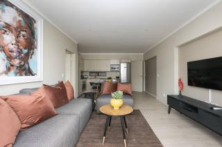 Lux 2bed 20Mb WiFi on Keyes artmile 2km 2 Gautrain - Johannesburg - 2