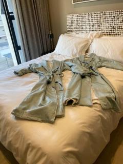 Lux 2bed 20Mb WiFi on Keyes artmile 2km 2 Gautrain - Johannesburg - 1