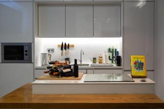 Cristalia,Roof terrace in city center, Garage, Netflix 75inch TV - 7