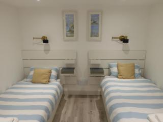 Fabulous Ground Floor Apt Adjacent to Beach - 3