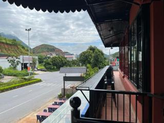 Rocks Ha Giang Hostel & Tour - 6