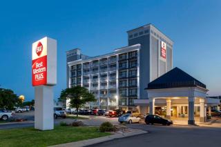 Best Western Plus Midwest Inn - Omaha - 0