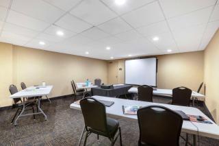 Best Western Plus Midwest Inn - Omaha - 2