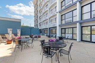 Best Western Plus Midwest Inn - Omaha - 1