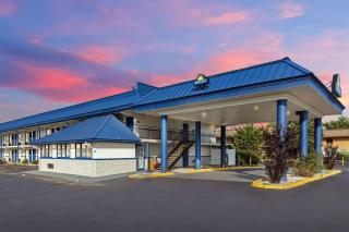Days Inn by Wyndham Knoxville North - Knoxville - 8