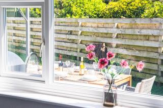 Luxury 4 Bed, 3 Bathroom, Pet Friendly Villa, Sleeps 8, with Hot Tub in Trearddur Bay - 7