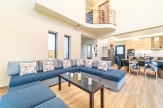The Mountain Villa - - 7
