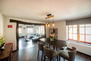 L'Endroit by la Reine city center - 1