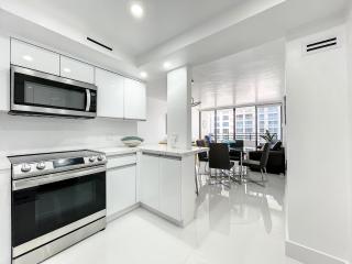 Beach Paradise a cozy ocean view condo on the beach with free parking - Hollywood - 1