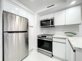 Beach Paradise a cozy ocean view condo on the beach with free parking - Hollywood - 2