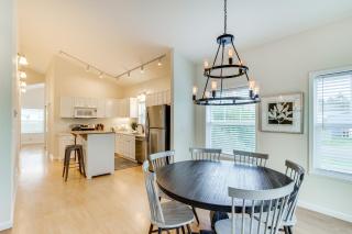 Airy Coastal Escape with Deck - Steps to Beach! - Pacific Beach - 4