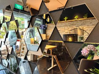 THE ROOM Capsule Hotel - 4