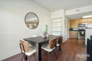 Dual Urban Oasis 8BR in Vibrant North Loop Hub - Austin - 9