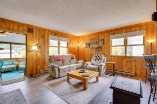 Pet-Friendly Queensbury Home with Screened Porch - Queensbury - 6