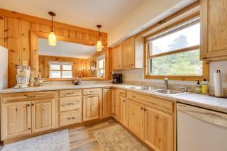 Pet-Friendly Queensbury Home with Screened Porch - Queensbury - 3