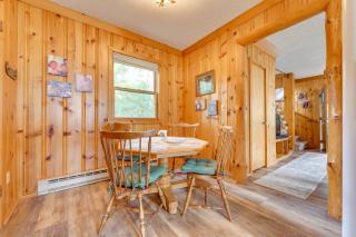 Pet-Friendly Queensbury Home with Screened Porch - Queensbury - 1