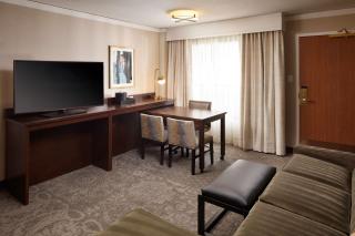 Embassy Suites Tysons Corner - 4