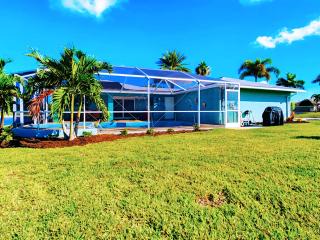 On The Water! Sleeps 12! 2 King Masters, Golf, Fishing, Bbq, Pool, Spa, Pvt Yard - Cape Coral - 4