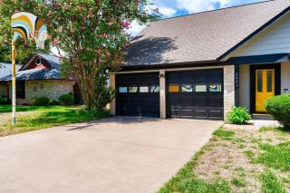 That 70s House -Fun 6 Bedroom W Pool & Game Room - Round Rock - 5
