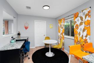 That 70s House -Fun 6 Bedroom W Pool & Game Room - Round Rock - 2