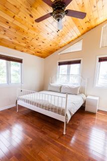 Luxury Waterfront Cottage - Picton - 1
