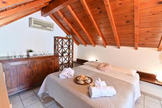 IzzHome Full Center Terrace - 4