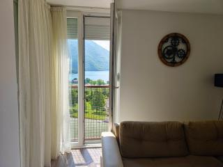 Bright Modern Holiday Home With Postcard Lake View - Plužine - 9