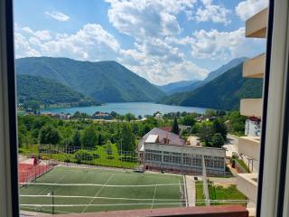 Bright Modern Holiday Home With Postcard Lake View - Plužine - 8