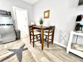 The Sand Dollar Close to Downtown FWB and Beach - Fort Walton Beach - 4