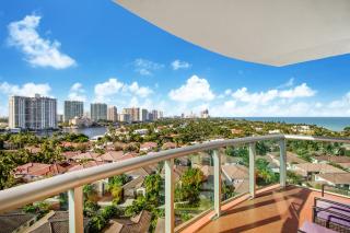 Family Beach Home w Ocean & Bay Views - Upgraded Corner Unit - Miami Beach - 1