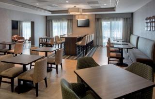 Hampton Inn Boston Logan Airport - Boston - 6
