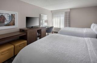 Hampton Inn Boston Logan Airport - Boston - 2