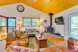 Quiet Murphy Hideaway with Decks and Outdoor Fireplace - Murphy - 4