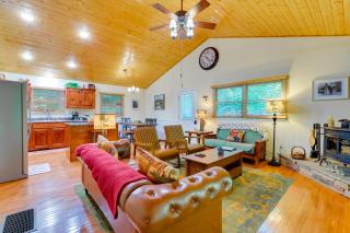 Quiet Murphy Hideaway with Decks and Outdoor Fireplace - Murphy - 5