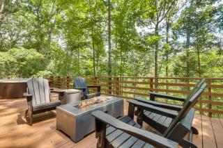 Fully Renovated Broadway Cabin with Private Hot Tub! - - 0