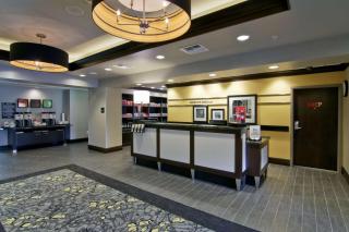 Hampton Inn & Suites Bellevue Downtown/Seattle - Bellevue - 2