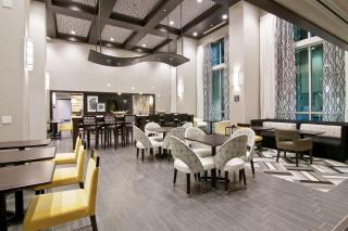Hampton Inn & Suites Bellevue Downtown/Seattle - Bellevue - 1