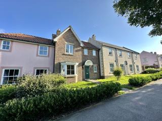Snowdrop Cottage - Part of the The Bay Filey Holiday Village with pool, gym and direct beach access, pub, restaurant, tennis and meadows walks - 9